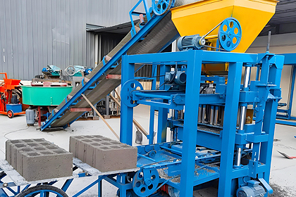 How do main chemical components in raw materials affect brick making
